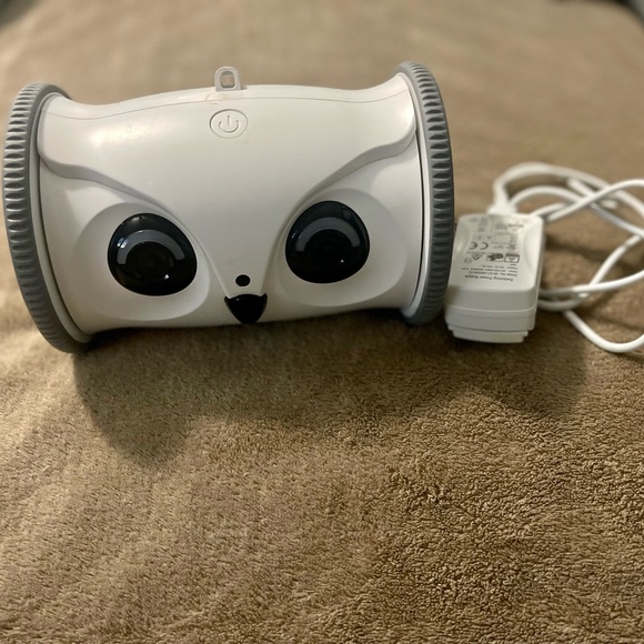 Mobile Full HD Pet Camera with Treat Dispenser, Interactive Toy for Dog - Picture 3 of 4